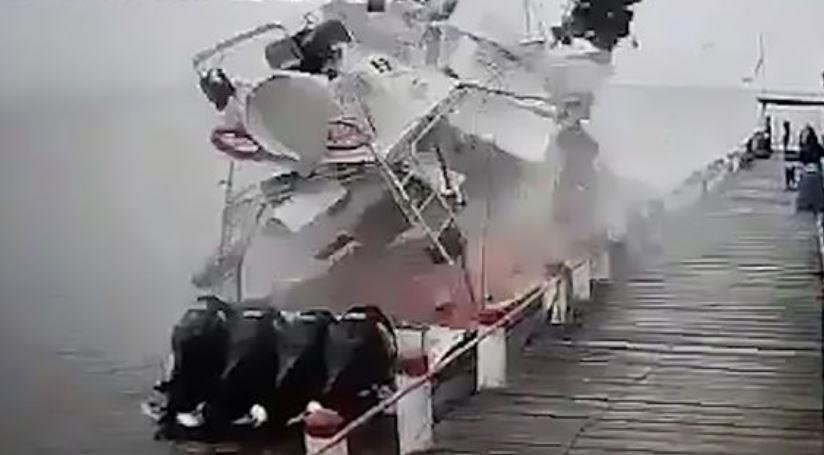 Du thuyen no tung, hat vang nguoi ra bien hinh anh