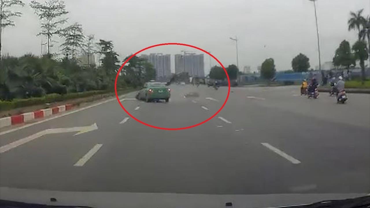 Sang duong au, xe may bi oto phong nhanh tong manh hinh anh