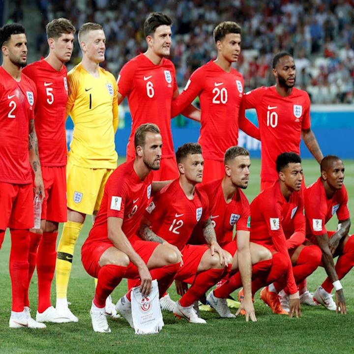 Tai sao mot doi bong da chuyen nghiep co 11 nguoi? hinh anh