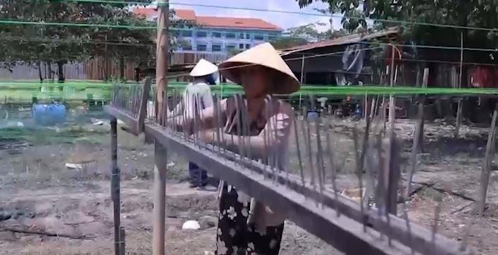 Nhung nguoi lam nghe keo day thung o TP.HCM hinh anh