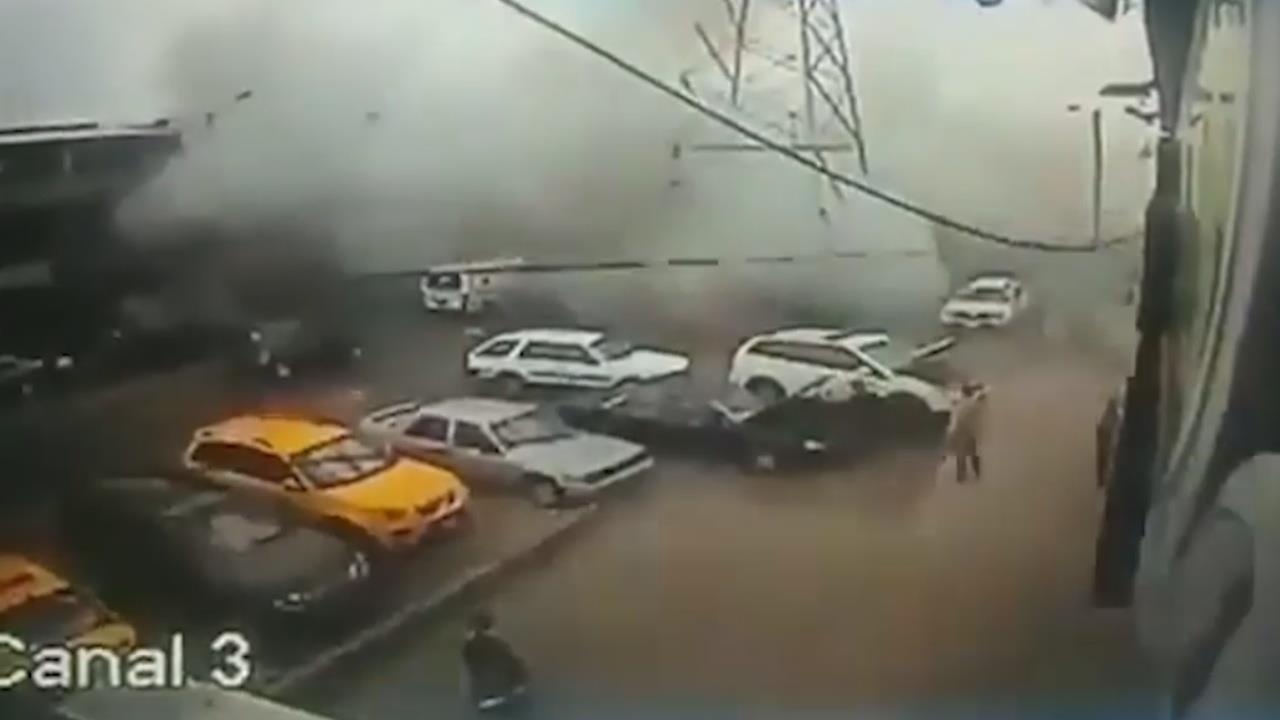 Clip no kinh hoang tai nha may thuoc sung o Colombia hinh anh