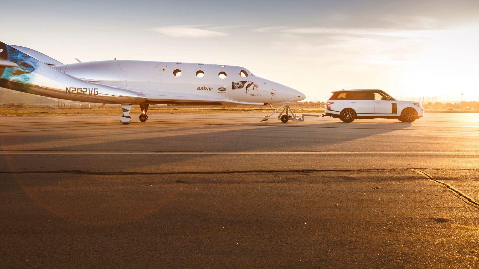 Phien ban Range Rover nay chi ban cho nguoi da bay vao vu tru hinh anh