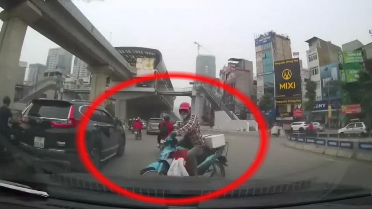 Di nguoc chieu, dap oto va thach thuc 'cam thay dam duoc, dam di' hinh anh