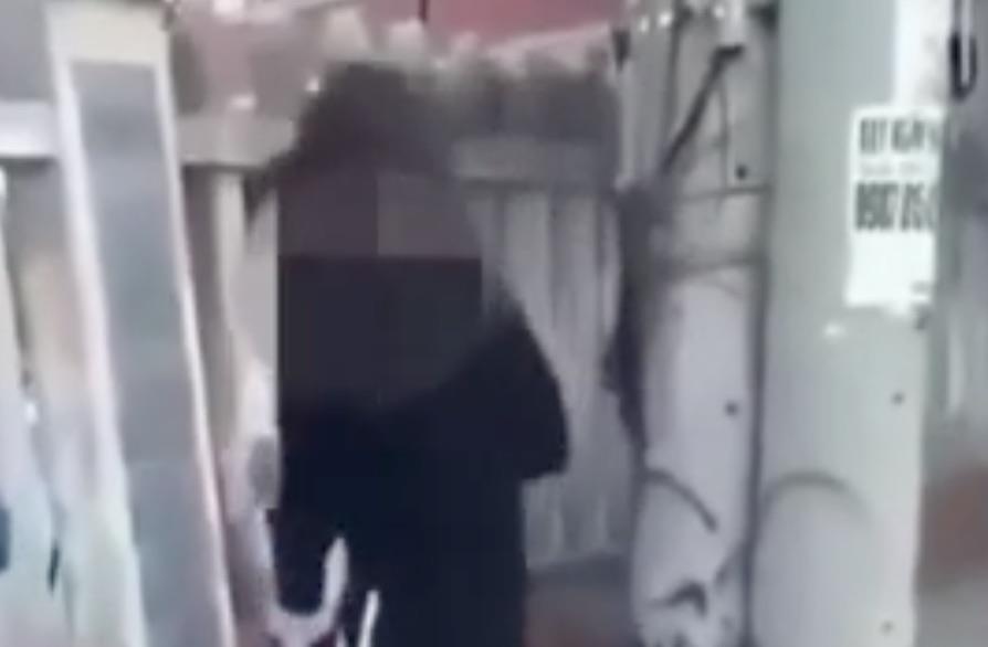 Danh trong thuong ban vi ly do: 'Thich thi danh thoi' hinh anh