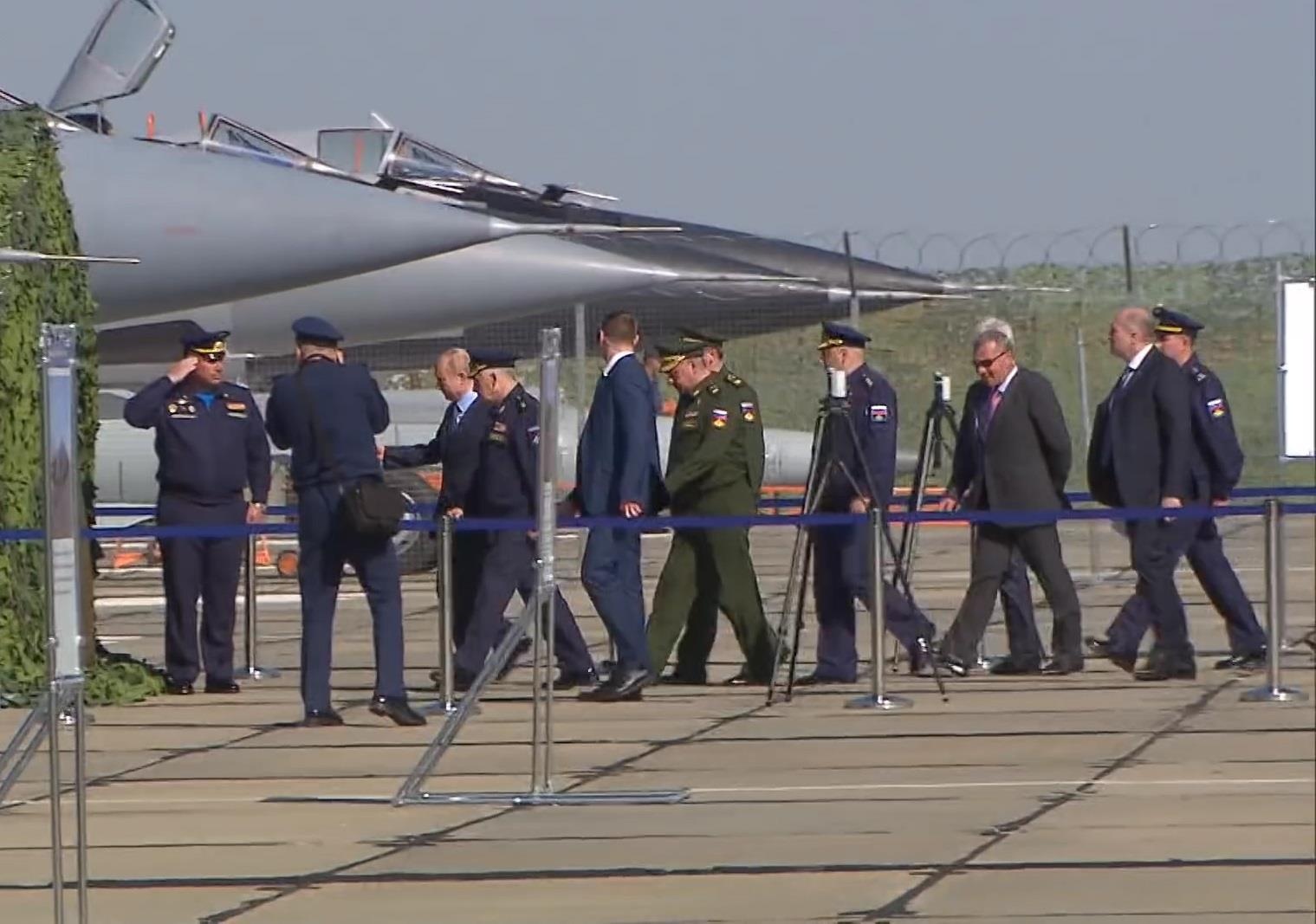 6 tiem kich Su-57 thap tung TT Putin di thi sat he thong vu khi moi hinh anh