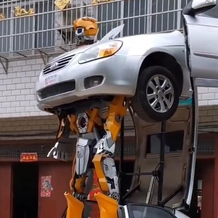Tho may Trung Quoc che tao chiec xe bien hinh nhu Transformer hinh anh