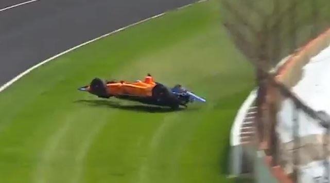 Gap tai nan khi dua thu F1, Fernando Alonso may man thoat chet hinh anh