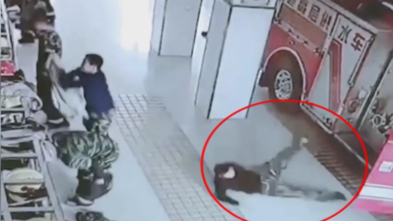 Linh cuu hoa thi nhau nga 'truot vo chuoi' khi co nhiem vu hinh anh