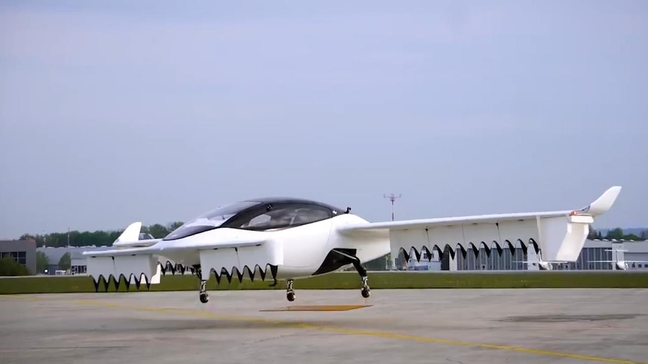 Can canh may bay 5 cho chay hoan toan bang dien hinh anh