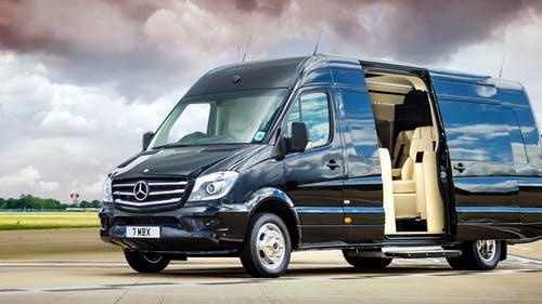 Kham pha oto cho khach hang sang gia 450.000 USD, co ca nha ve sinh hinh anh