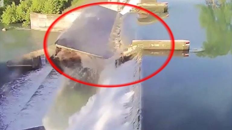 Khoanh khac con dap 91 tuoi bi vo, nuoc ao ao nhu thac lu tai My hinh anh