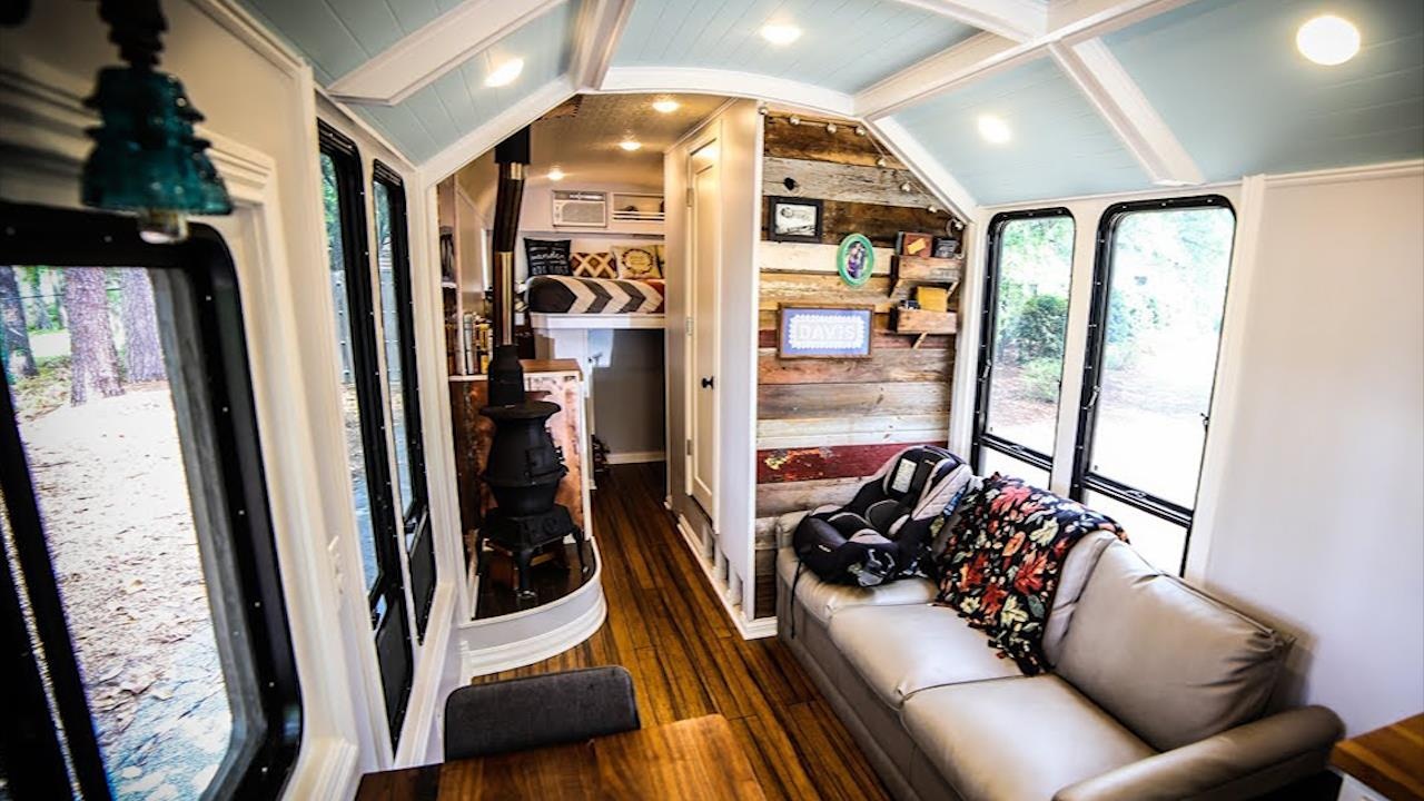 Ngoi nha tien nghi tren xe buyt hinh anh