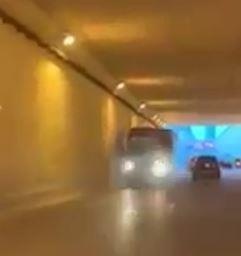 Tai xe xe tai chay nguoc chieu tai ham chui o Ha Noi hinh anh