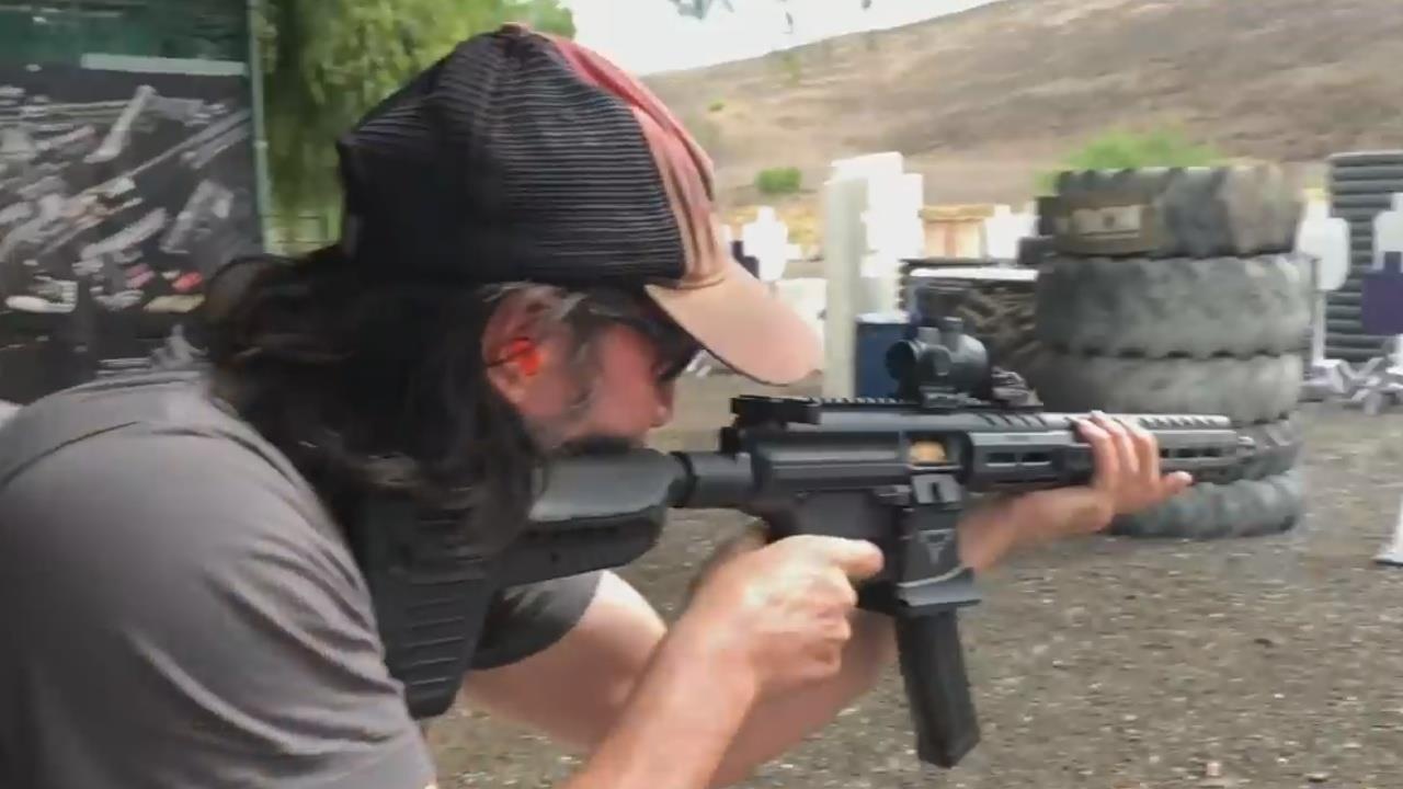 Tai tu John Wick ban sung that nhu sat thu chuyen nghiep hinh anh