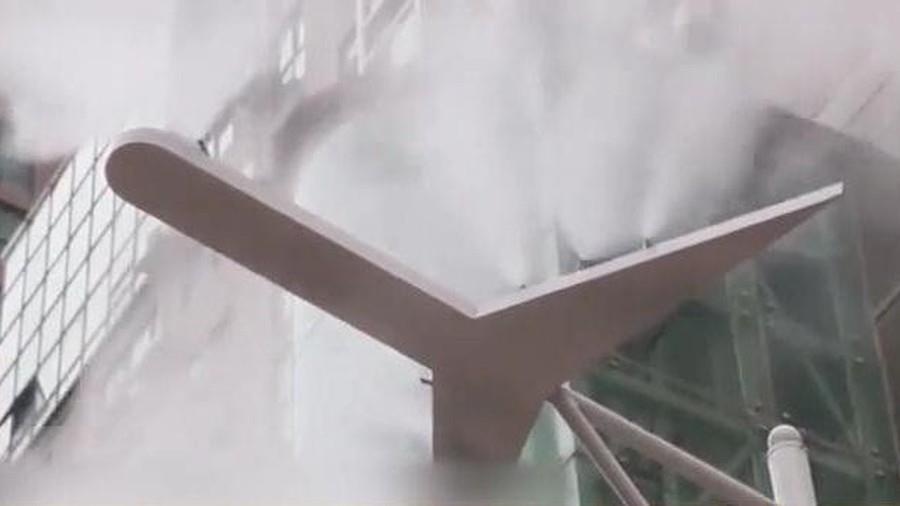 Voi khong lo phun 'bao suong' lam mat trong nang nong Trung Quoc hinh anh