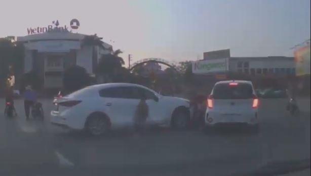 Oto dam cung luc nhieu xe may o Hai Duong hinh anh