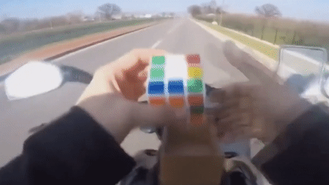 Tai xe vua phong xe may vua choi rubik hinh anh