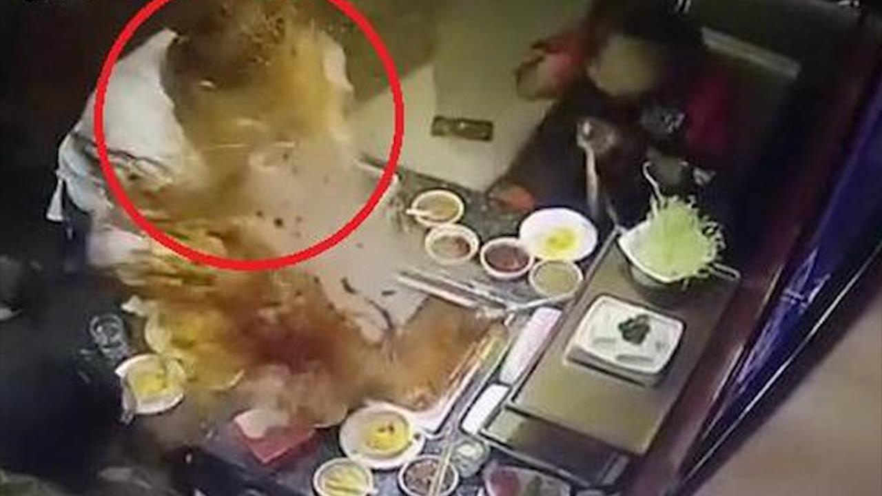 Noi lau dot ngot phat no khien nu nhan vien bi bong nang hinh anh