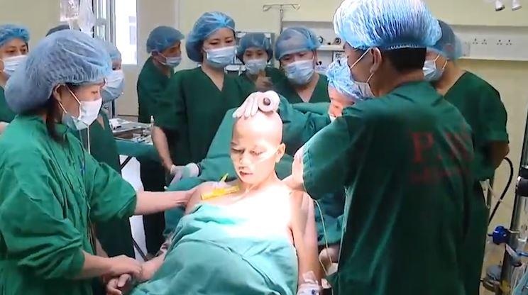 San phu ung thu vu giai doan cuoi, mo ngoi de cuu con hinh anh