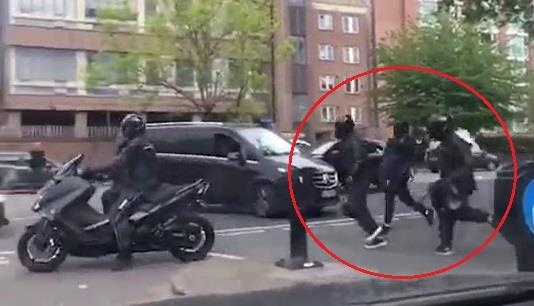 Man truy bat cuop kich tinh tren duong pho London, Anh hinh anh