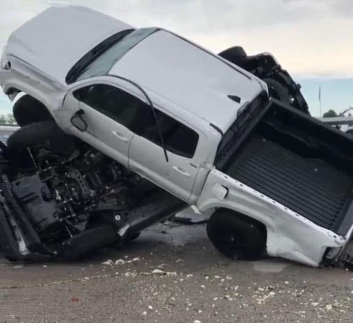 Loc xoay can quet dai ly oto, hang loat xe bep rum hinh anh