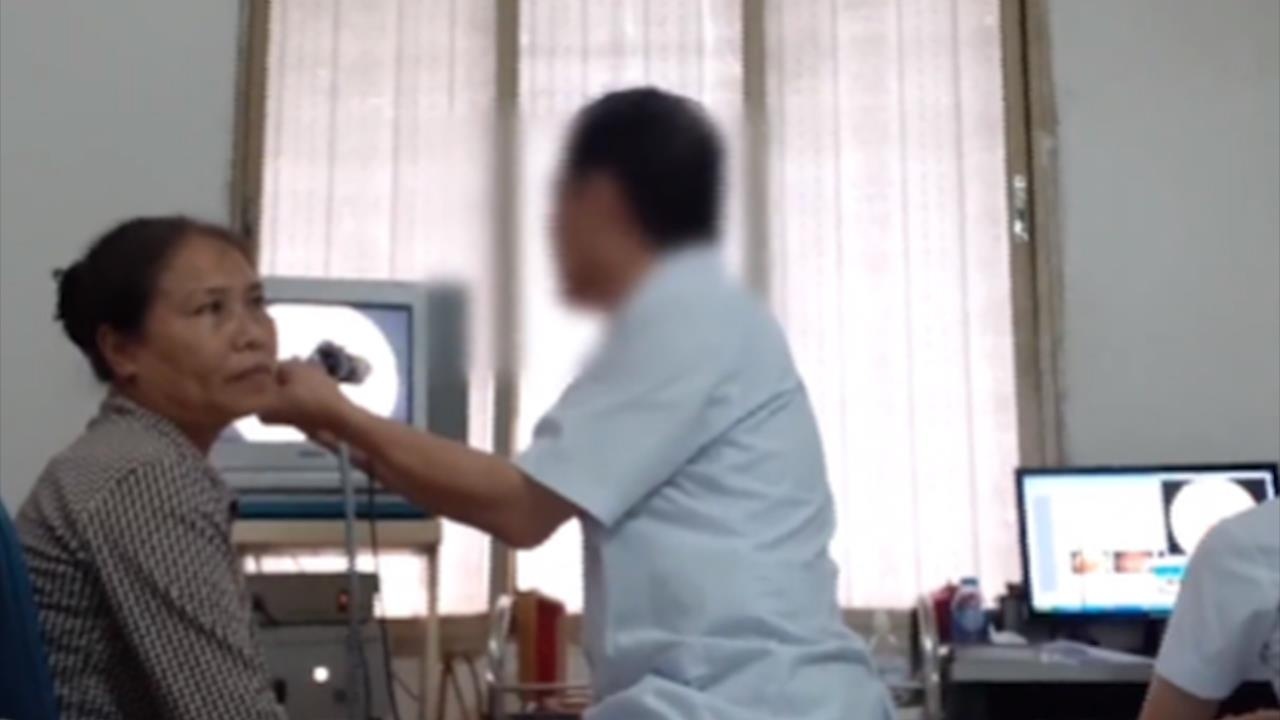 Tham nhap phong kham 'moc tui' benh nhan hinh anh