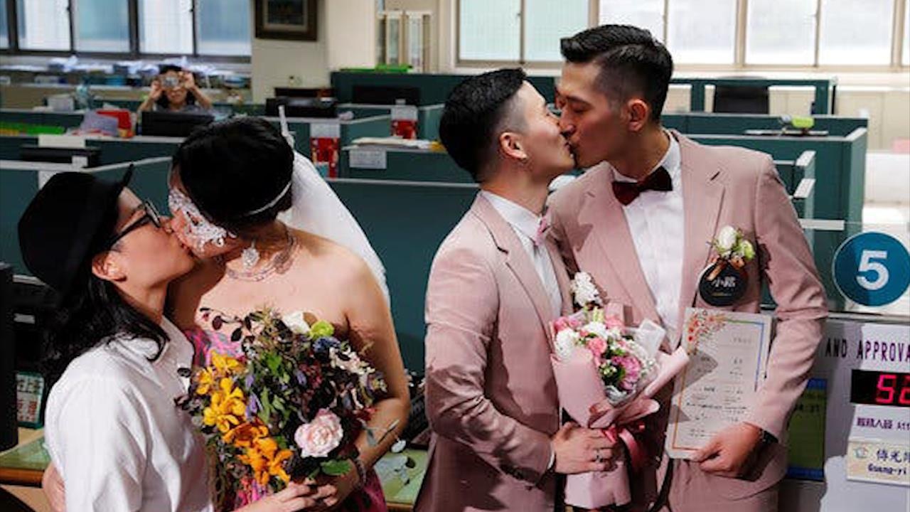 Nguoi dong tinh Dai Loan thanh doi trong 'ngay lich su' chau A hinh anh