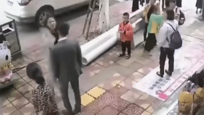 Chang trai TQ chiu 52 cai tat vi khong mua dien thoai tang ban gai hinh anh