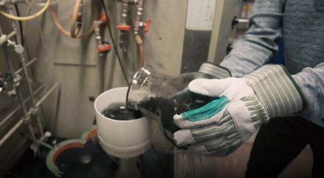 Cong nghe tuong lai tach 'vang nhua' tu nhung nui rac thai hinh anh