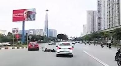 Xe may vuot den do dam thang vao oto o TP.HCM hinh anh