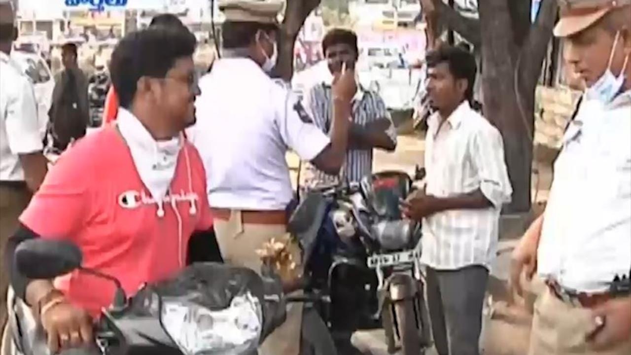 Tu choi ban xang cho tai xe khong doi mu bao hiem hinh anh