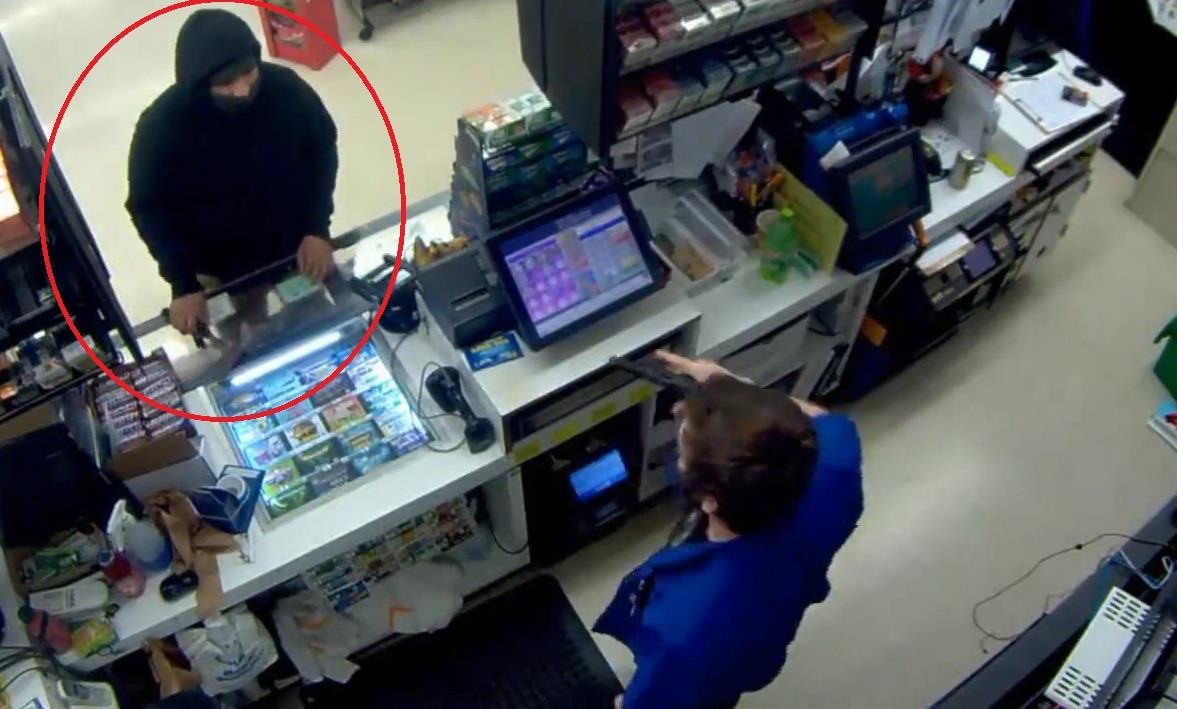 Ten cuop mang riu di hanh nghe bi nhan vien cua hang chia sung hinh anh