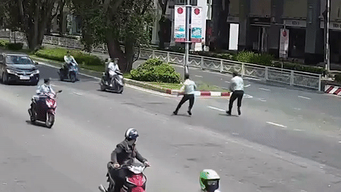 Bao ve vay bat cuop giat tui xach trong khu do thi hinh anh