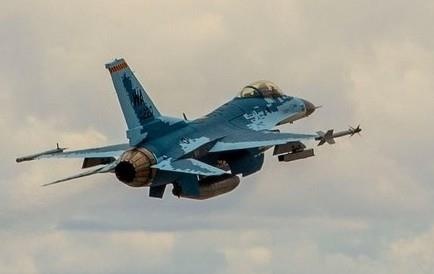 'Bong ma' bau troi: F-16 My son mau Su-57 lan dau sai canh hinh anh