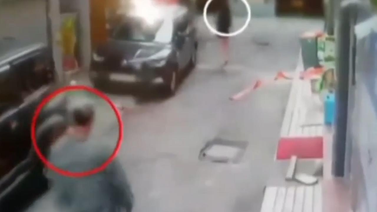 Ga bien thai theo chan co gai ve tan nha hinh anh