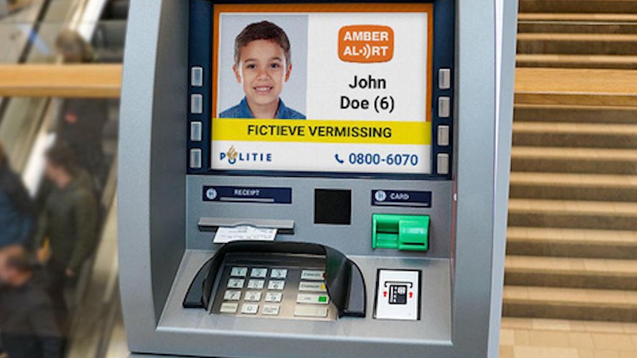 Ha Lan dung he thong may ATM dang hinh tim tre lac hinh anh