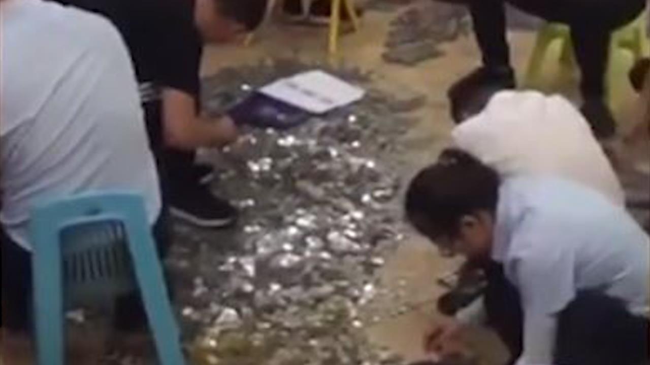 Khach hang dung hang chuc nghin USD tien xu tra coc cho can ho hinh anh