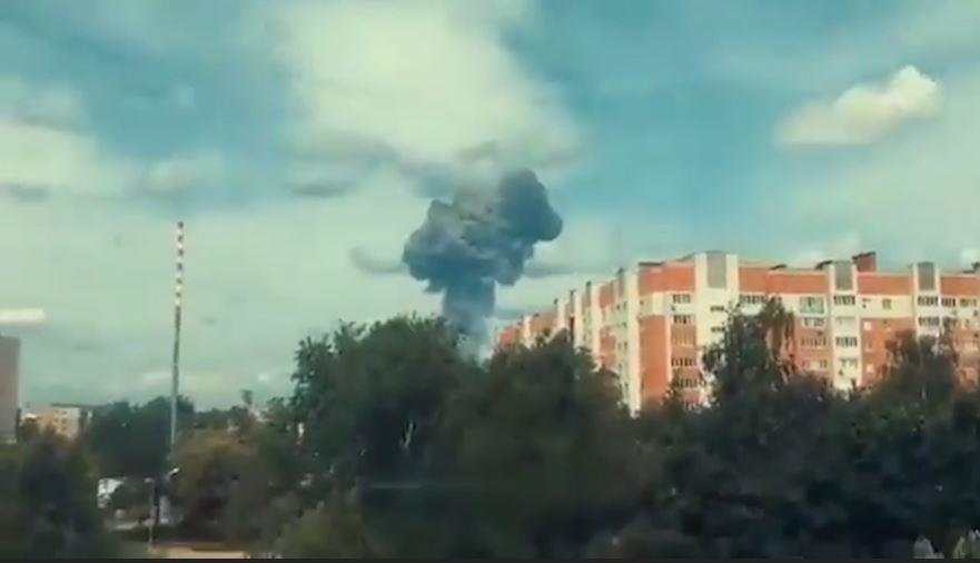 Ba vu no lien tiep pha huy nha may thuoc no o Nga hinh anh