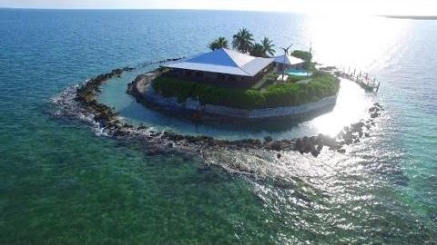 So huu hon dao cua rieng minh chi voi 10 trieu USD hinh anh