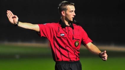 Trong tai chuyen nghiep nhan luong ra sao? hinh anh