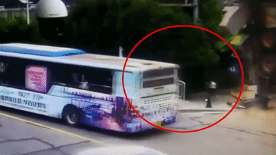 Can cau sap xuong duong, hai nguoi dan ong may man thoat chet hinh anh