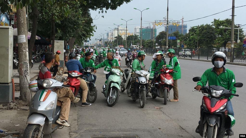 Xe om gia lai xe cong nghe 'chat chem' khach hang hinh anh