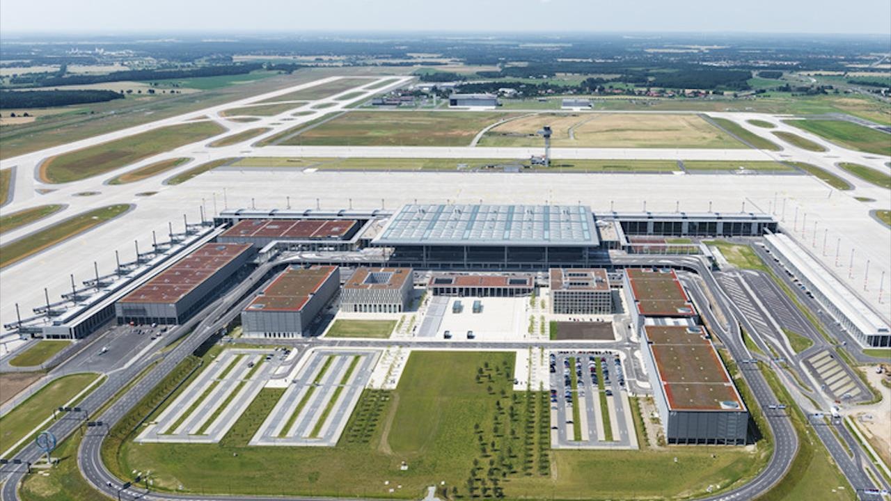 'San bay ma' tai Duc gia hon 8 ty USD nhung te liet suot 7 nam hinh anh