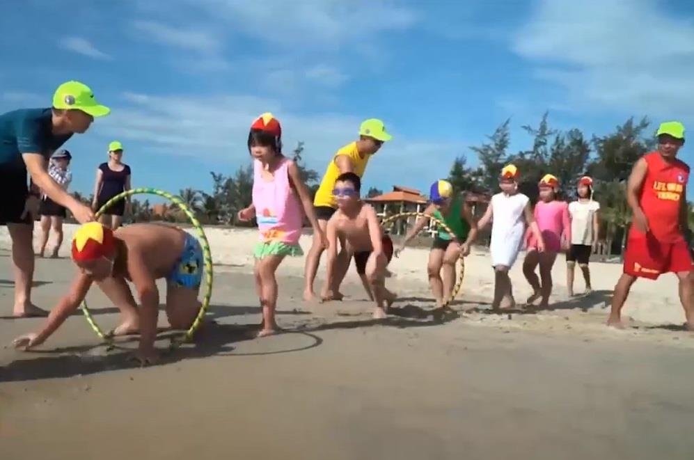 Trang bi ky nang boi an toan cho tre vao dip he hinh anh