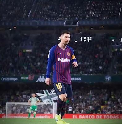 Vi sao Messi luon danh 5 phut dau tran di dao tren san? hinh anh