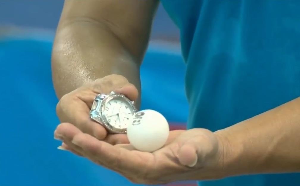 Nguoi choi bong ban bang mieng, dong ho, gach vo o Da Nang hinh anh