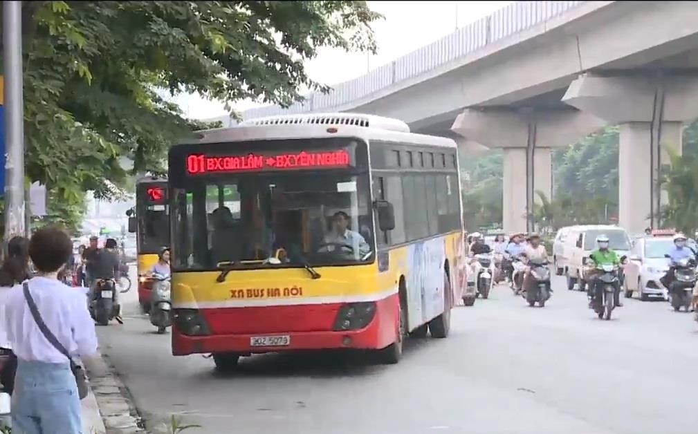 Ha Noi giam xe bus trung voi tuyen duong sat tren cao hinh anh