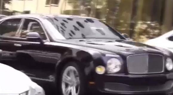 Mua nha My, duoc tang kem sieu xe Bentley hinh anh