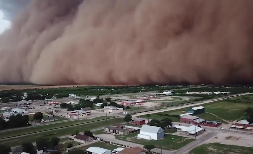 Bao cat khong lo tren bau troi nuot tron thi tran o My hinh anh