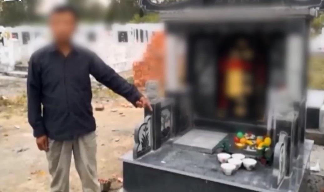 Nhan duoc cuoc goi tu nguoi da khuat khi vua an tang hinh anh